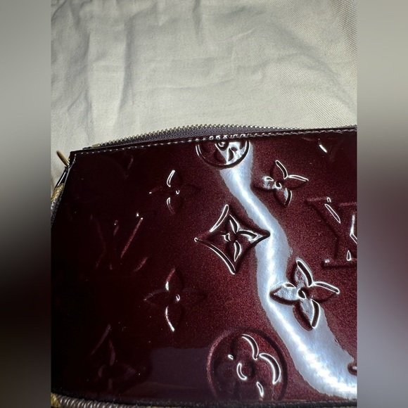 Louis Vuitton Vernis Mini Pochette Accessories - Picture 8 of 12